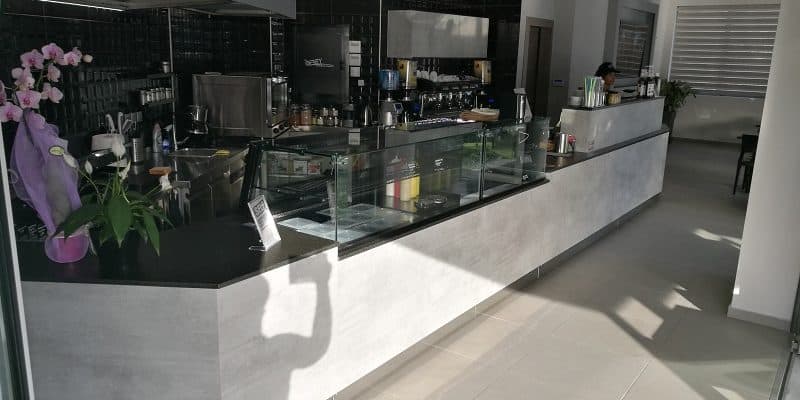 grey cafe vitrines 800x400 1